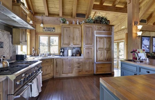 Truckee House | Scenic Glacier Lodge with Breathtaking 360 Views and Pool