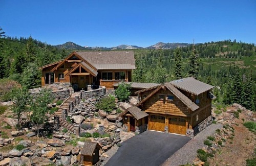 Truckee House | Scenic Glacier Lodge with Breathtaking 360 Views and Pool