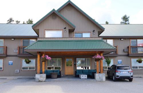 Blue River Cabin | Discover Glacier Mountain Lodge: Pet-Friendly Retreat