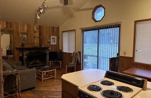 Rockport Cabin | Experience Glacier Peak Resort: Pet-Friendly & Family Fun