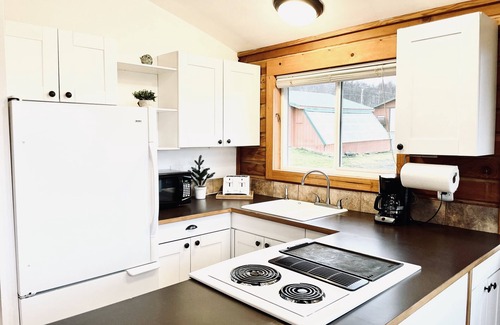 Kachemak Cottage | Experience Glacier View Cabins: Pet-Friendly Retreat