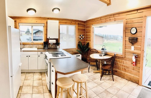 Kachemak Cottage | Experience Glacier View Cabins: Pet-Friendly Retreat