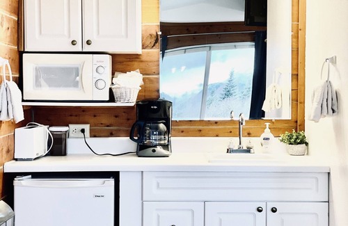 Kachemak Cabin | Serene Glacier View Cabins with Oceanfront Amenities