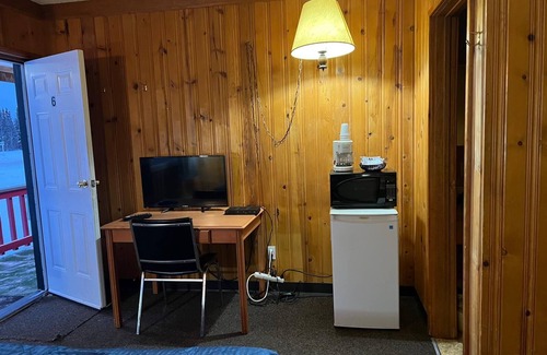 Haines Junction Hotel | Scenic Glacier View Inn with Family-Friendly Amenities