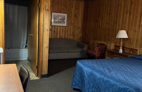 Haines Junction Hotel | Scenic Glacier View Inn with Family-Friendly Amenities