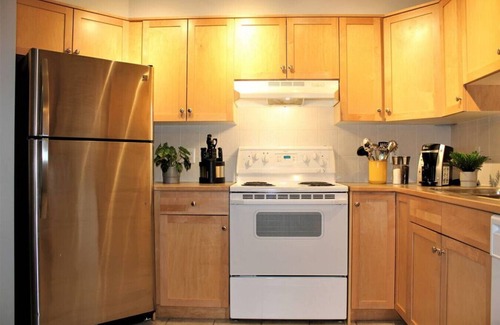 Canmore Condo | Unforgettable Glacier Winds with Mountain Views & Gym Access