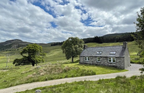 Kyleakin Cottage | Perfect 0 Bedroom Accommodation in Strathconon, Muir of Ord