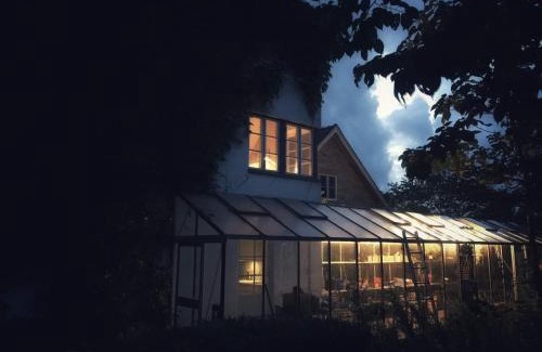 Kivik House | Discover Gladeholm: Family-Friendly Retreat with Dining