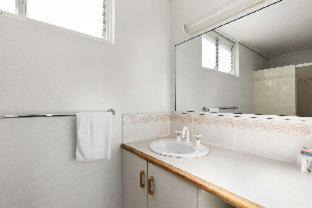 Gladstone Hotel | Budget-Friendly Stay at Gladstone CBD Motel with Ocean Views