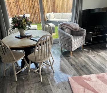 Rocester House | Gladstone cottage