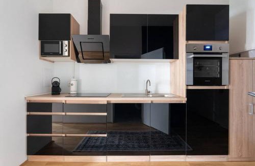 Neulerchenfeld Apartment | Cozy HM Glam 1BR Suite near City Attractions
