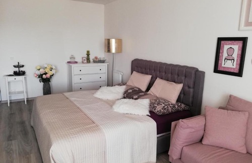 Hustopece Apartment | Chic GLAM Apartmán Hustopeče - Family-Friendly Retreat!