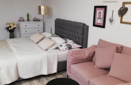 Hustopece Apartment | Chic GLAM Apartmán Hustopeče - Family-Friendly Retreat!