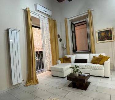 Rione Duomo House | Glam House & Boat: Pet-Friendly Escape with Ocean Views
