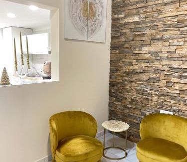Rione Duomo House | Glam House & Boat: Pet-Friendly Escape with Ocean Views