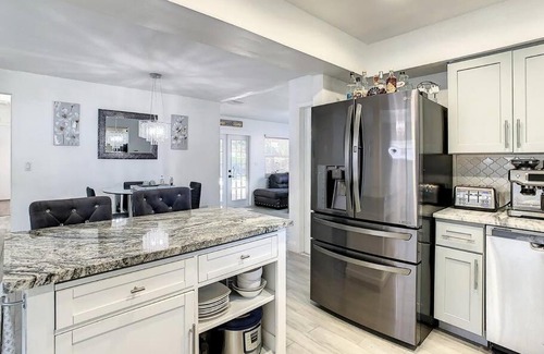 Pinellas Park House | Glam Paradise Pool Home: Family-Friendly & Pet Friendly!