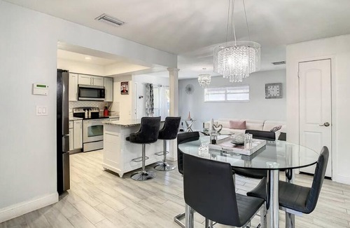 Pinellas Park House | Glam Paradise Pool Home: Family-Friendly & Pet Friendly!