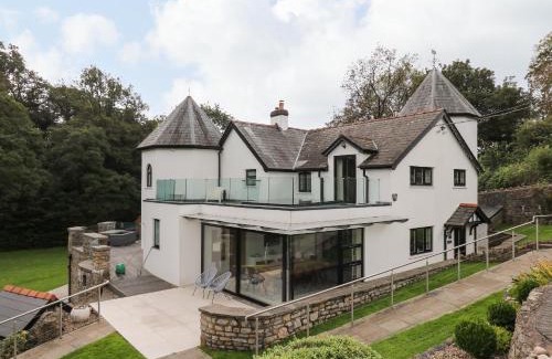 Wenvoe House | Pet-Friendly Glamorgan House: 4-Star Stay with Pool Access