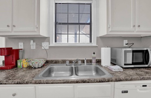 Ellendale House | Inviting 3-Bedroom Getaway with Large Fenced Yard