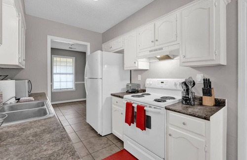 Ellendale House | Inviting 3-Bedroom Getaway with Large Fenced Yard