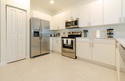 Princeton House | Modern 4BR Retreat with Spa Near the Enchanting FL Keys