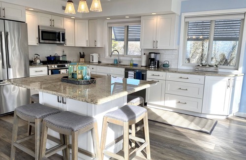 Villas House | Coastal Escape: Beachfront Bliss with Ocean Views & More!