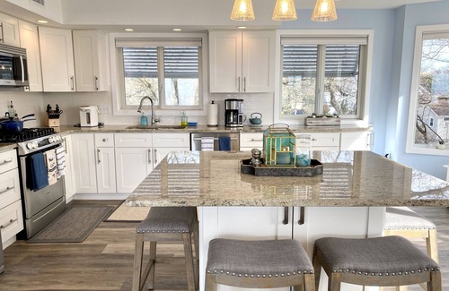 Villas House | Coastal Escape: Beachfront Bliss with Ocean Views & More!