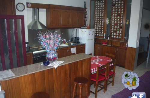 Gondomar Apartment | Inviting Mango-Pineapple Loft with Oceanfront Spa Retreat