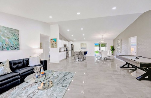Delray Beach House | Modern Home in Delray Beach with Huge Patio & Game Room