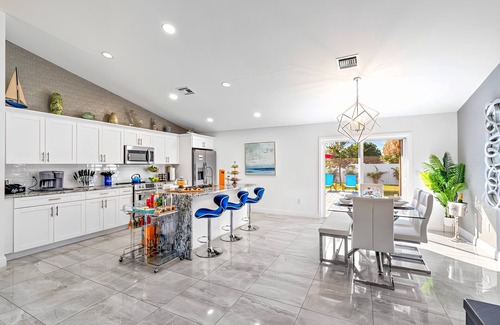 Delray Beach House | Modern Home in Delray Beach with Huge Patio & Game Room