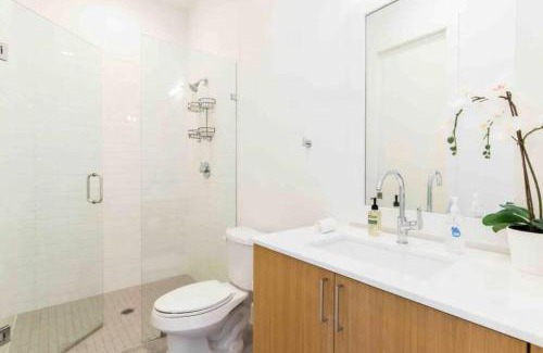 Knox - Henderson House | Discover a Perfectly Located 4-Star Townhome for Families
