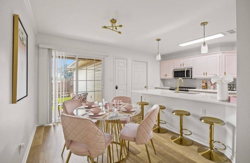 Tyler House | Glamorous Pink Rose of Tyler!