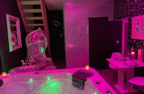 Blere Bed & Breakfast | Indulge in Glamour Spa Privatif with Hot Tub Bliss