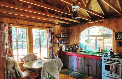 Flagstaff Cabin | Off-Grid Glamper Cabin in Flagstaff: Rated 9.8, Pet Friendly