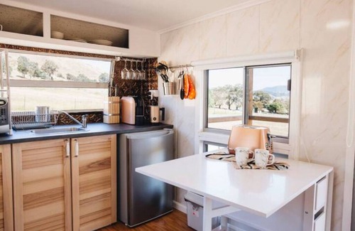 Strath Creek House | Pet-Friendly Glamper May @ The Village Green - Rated 10/10