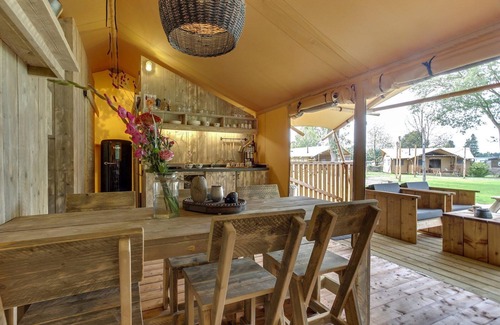 Uden House | Cozy Glamping Safari Tent for 6 with Ocean Views