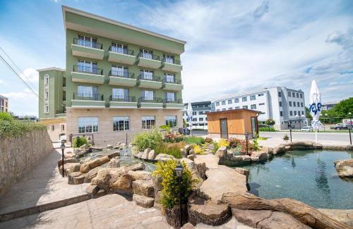 Plovdiv Hotel | Discover the Allure of Глемпинг Алианс with Premier Amenities