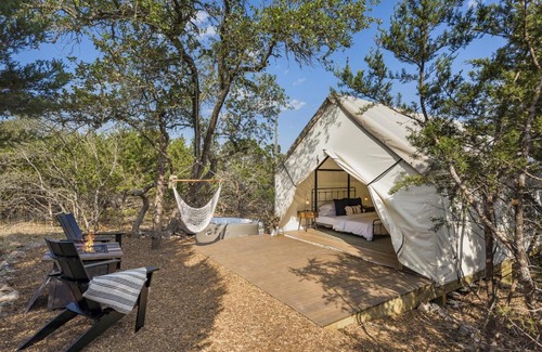 Fredericksburg Other | Experience Glamping at Cherry Cove with Hot Tub Access!