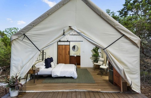 Fredericksburg Other | Experience Glamping at Cherry Cove with Hot Tub Access!