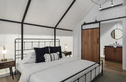 Fredericksburg Other | Experience Glamping at Cherry Cove with Hot Tub Access!
