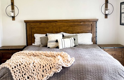 Clifton House | Glamping at the Greenhouse : Host 12 at this cozy Lake Whitney vacation home
