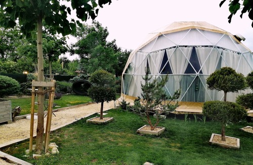 Fertorakos Ski Chalet | Cozy Glamping Dome on Lake Neusiedl with Scenic Views