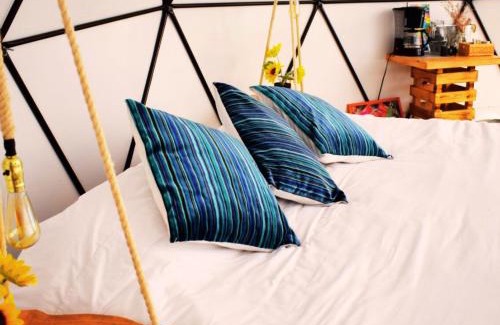 Suesca Other | Romantic Glamping Getaway with Hot Tub and Dining