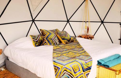 Suesca Other | Romantic Glamping Getaway with Hot Tub and Dining