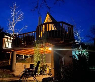 Gorenja Vas pri Smarjeti House | Relaxing Glamping Holiday House with Hot Tub & Sauna