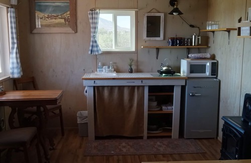 Dragoon Apartment | Experience Glamping in Dragoon Tiny House with Breakfast