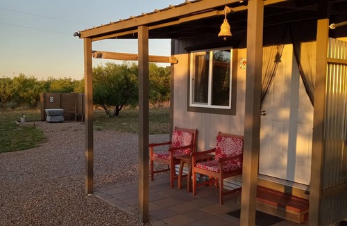 Dragoon Apartment | Experience Glamping in Dragoon Tiny House with Breakfast