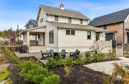 Pacific Beach House | Glamping in the Woods by Seabrook Hospitality