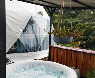 Monteverde Resort | Pet-Friendly Getaway at Glamping Karl with Hot Tub Retreat