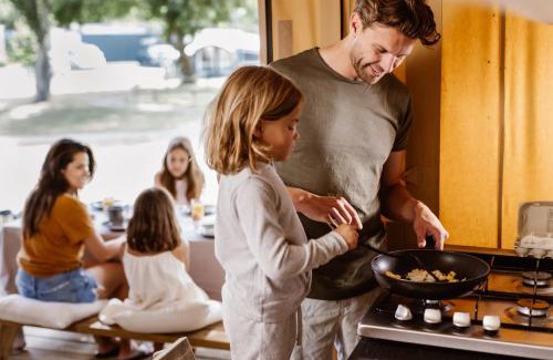 Vierhuizen Other | Experience Glamping Lauwersmeer: Pet-Friendly Retreat